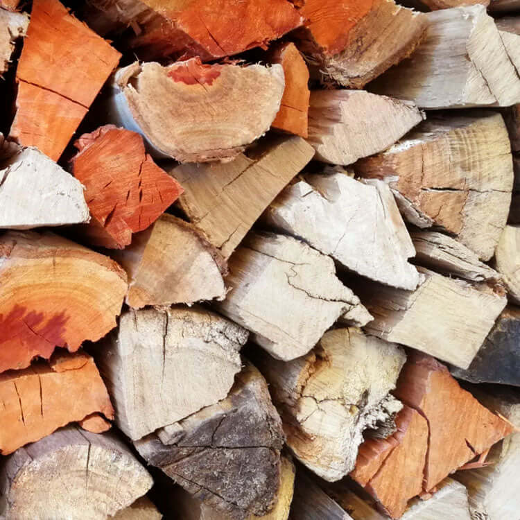 Showcasing Hand-packed Kaggel Wood Jumbo bags - A premium Kaggel Hout mix of Blue Gum and Black Wattle, Red Gum, Beef Wood or Port Jackson pieces.